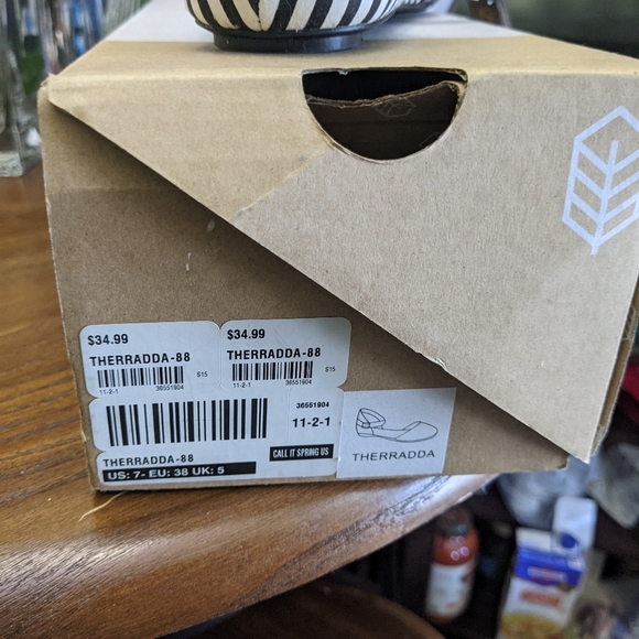 Flat shoes - Picture 3 of 3